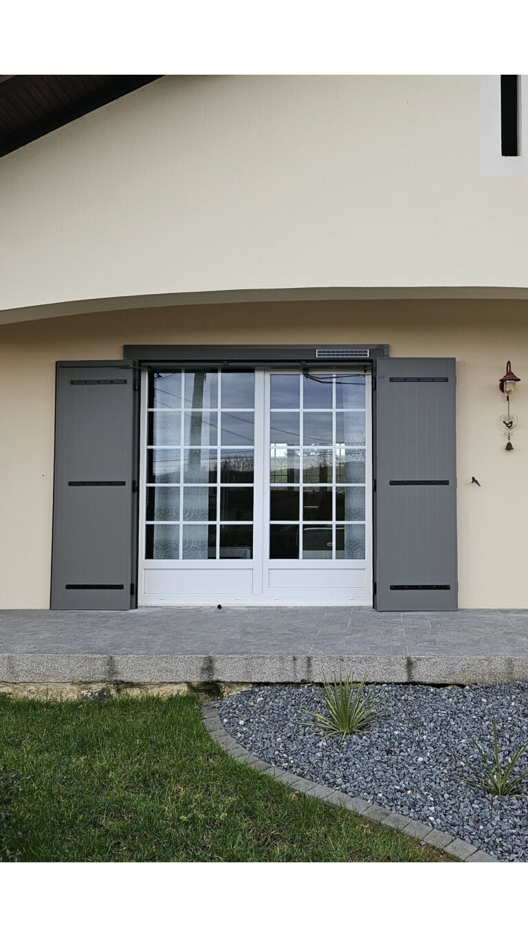 Volets battants solaires 3 vantaux