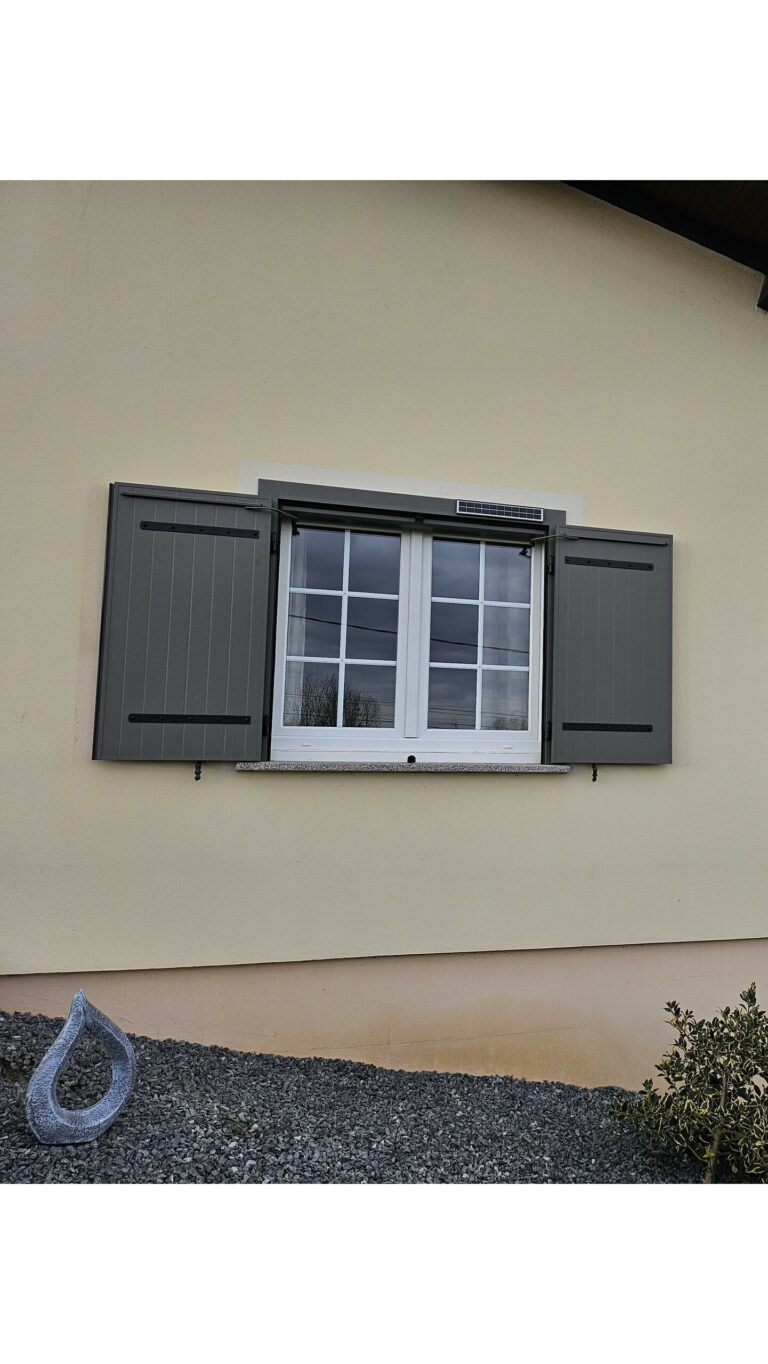 Volets battants solaire 2 vantaux