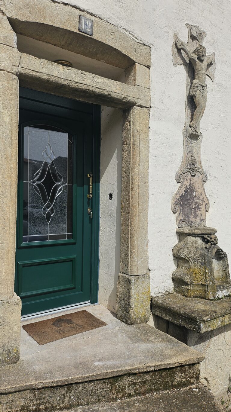 Porte d'entrée vert mousse à Éblange