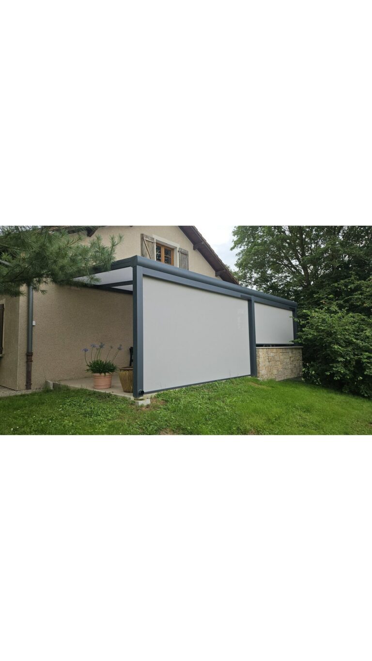 Stores verticoffres à énergie solaire