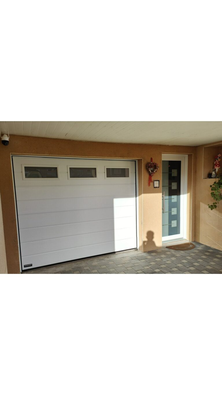 Porte de garage sectionnelle avec hublots à Kédange